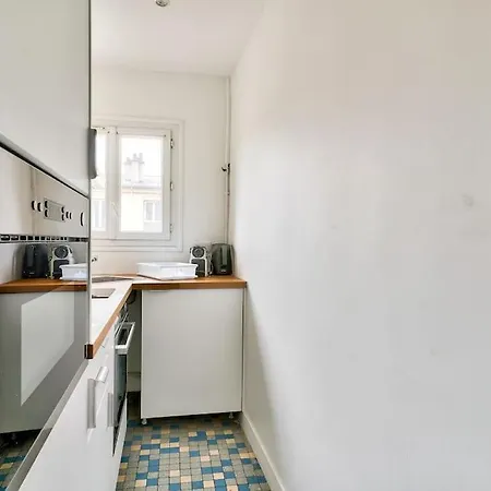 Beautiful One Bed Near Goutte D'or Apartment Paris