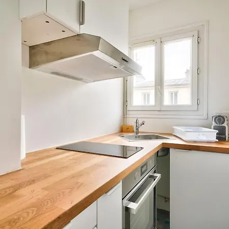 Beautiful One Bed Near Goutte D'or Apartment