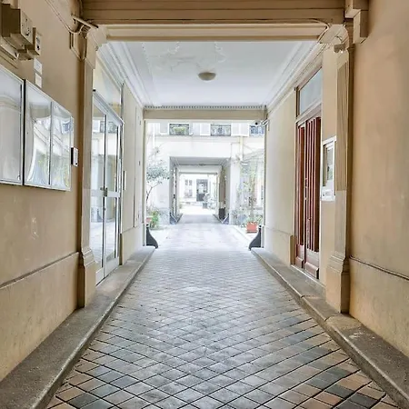 Beautiful One Bed Near Goutte D'or Apartment Paris